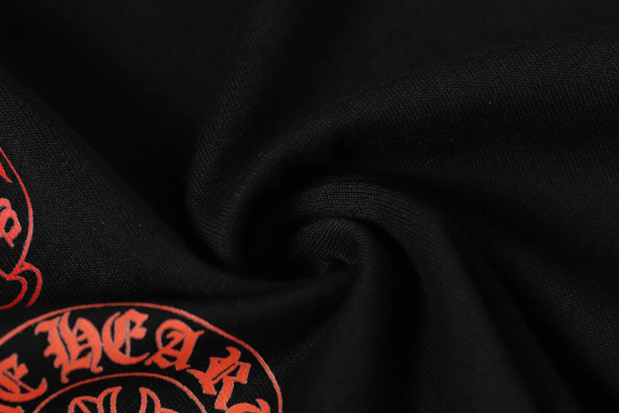 P160 Chrome Hearts CH Chrome Hearts Colorful Horseshoe Sanskrit Letter Printed Short Sleeve T-shirt Uses direct injection imported machine printing Hardware and accessories are milled and customized Correct configuration Black 2025 Chrome Hearts authentic packaging 260 grams of custom-dyed double yarn cotton Large version Loose and stylish Differentiated from low version slim and long version The upper body stretches the hips 100% commitment: top quality Not fast food The highest version on the market Top quality - different from the ordinary versions on the market If you care about quality, you should also respect the price. Absolutely 0 after-sales service and 0 return rate so far. It’s hard not to love the style - 260g double yarn cotton custom dyed fabric - Correct high-density main mark, washed tag, hand-sewn